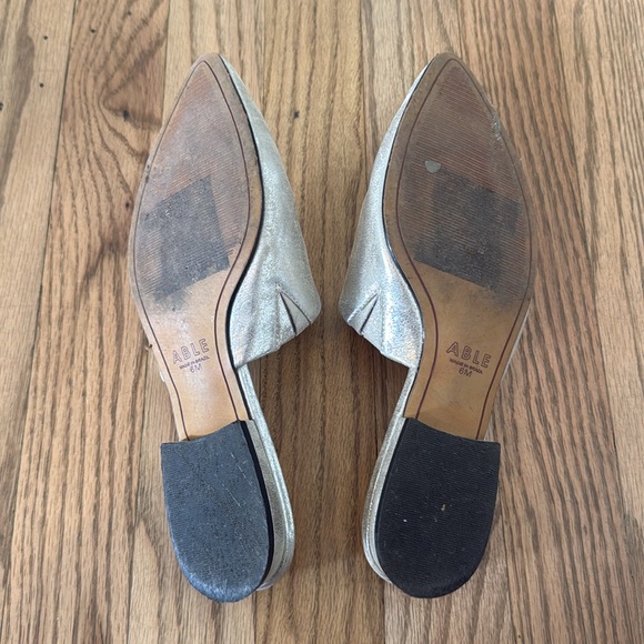 Able Silver Pointed Toe Mule Size 6M - Picture 4 of 4